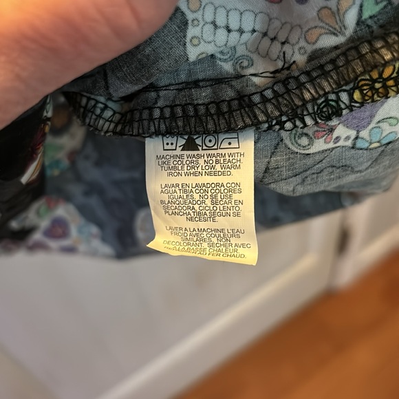 Scrub top plus size 2X Day of the Dead Skulls - Picture 5 of 6